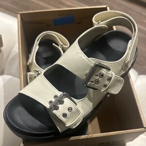 Old Navy Cream and Black Women's Sandals